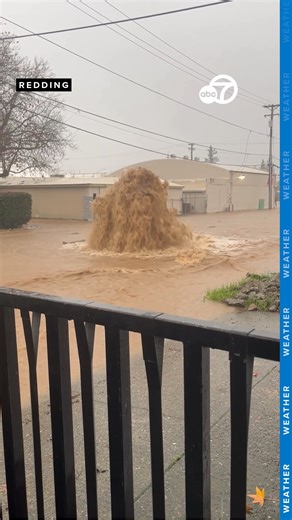 #Flooding: Check out this video, sent to us by Kindall Gustafson, which shows a flooded manhole overflowing on El Reno Lane, behind ACE Hardware, in Redding, during a heavy rainstorm on Sunday. Send us your #weather photos or videos using 'Chime In' in the KRCR News Channel 7 App, or go to www.krcrtv.com/chimein FLOODING UPDATES: https://bit.ly/3MSNVxF #floodadvisory #rain #rainstorm #weatheralert #update #redding #reddingca #california #northerncalifornia #northstate #krcr #chimein | KRCR News 