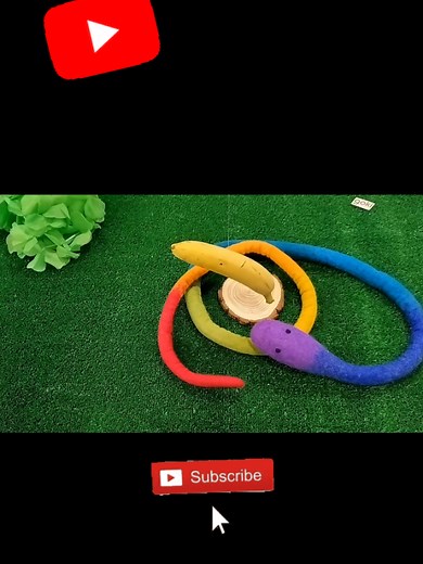 Hola amigos y amigas, yo soy KIGO, la serpiente mágica que os enseña cada semana un nuevo alimento. Aquí podéis ver un trocito de los tres primeros vídeos que puedes encontrar en mi canal de Youtube