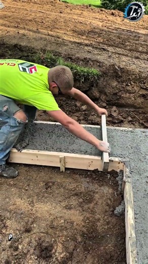 Leveling Fresh Concrete Like Pros 💪🧱 #ConcreteFinishing #ConcreteWork #Building