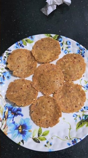 Nippattu/Chekkalu/Tandla vado/South Indian rice cracker -recipie in description
