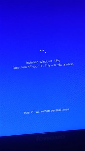LAYAR BIRU. MINTA INSTAL WINDOWS 10