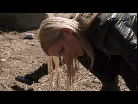 Catfight-Woman strangles woman