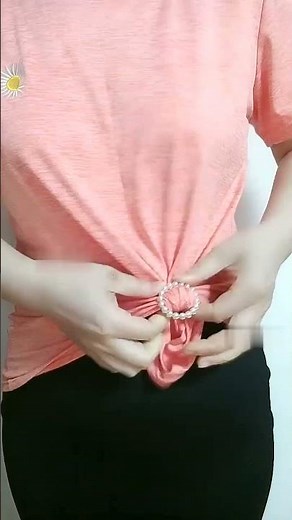 How to Style an Oversized T Shirt with a Pearl Buckle Clip