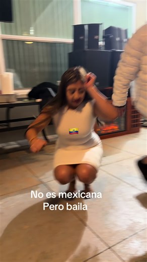 Sandra JJ: Vibrant Dance Performance from Cuenca, Ecuador