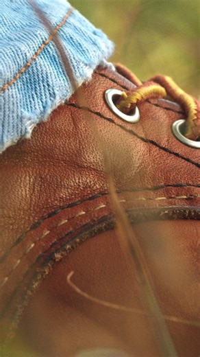 RE:ROOTS Re（もう一度） これまで歩んできた、自分の道を振り返る。 Roots（根） 家族、土地、文化、ブランドの原点。 Re:（返信・呼びかけ） 自分自身への返信。 本当の自分との対話の旅。 ーーーーー RE:ROOTS — Definition Re (Again) Looking back on your own path. Roots Family, land, culture, the brand’s origin. Re: (Reply / Calling Back) A reply to yourself. A dialogue with who you truly are. Creative Director : Hiromu Sasaki @hiromu__sasaki Director : Hiromu Sasaki @hiromu__sasaki / Kei Doguchi @seeafret DOP / Offline Editor : Kei Doguchi @seeafret 2nd DOP : Keisuke Miyamoto @swon_k_ 