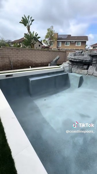 Explore Stunning Coastline Pools in Los Angeles