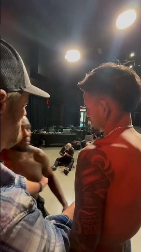 who y'all got winning this one!? 🤔 #ufcvegas112