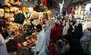 Pakistan orders malls, markets to close early amid economic crisis