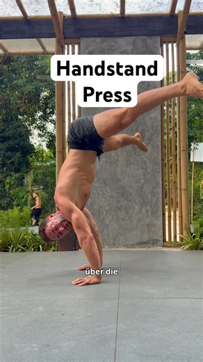 Handstand Press? 💪🏼 So klappt es :-) #calisthenics #abs #handstand #gym #kopfstand #turnen #fit