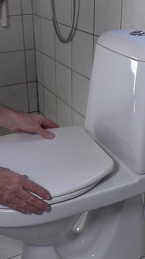 Træt af det løse toiletbræt? Sådan fikser du det! | Gør Det Selv