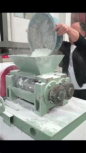 Precipitated silica into cake-like form using double-roller granulator | Molds customizable