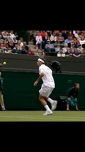 Federer's ICONIC "No Look" Winner at Wimbledon 🤩🎾 #shorts #federer #tennis #fblifestyle | Fedal Tennis
