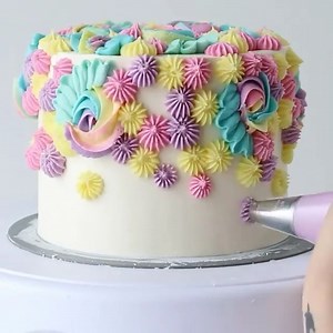 Decorate the cake with hand flowers! | Cake Art Ideas