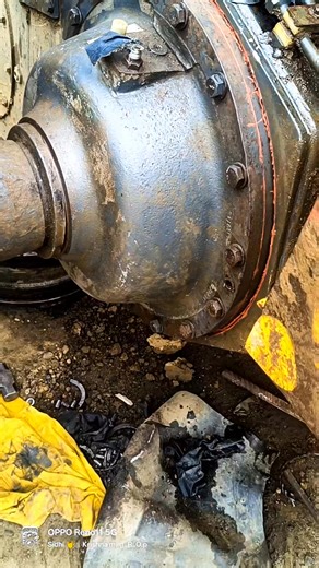 Krishna Patel on Instagram: "Lee boy grader maintenance work Chintan ka kam BESCOM #nonfollower #facebookreelsviralviralシfypシ゚2025 #foryouシ #socialmediatips #vishalchhetri"