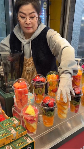 AMAZING Fresh Orange Juice in Korea! Korean Street Food 🍹🇰🇷