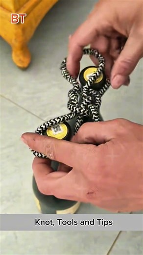 Smart Knot Trick: Tie Two Bottle Necks at the Same Time in Seconds!