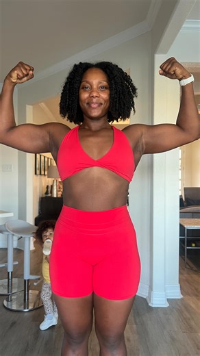 I completed @izzysamuel’s 25 Day Pilates Challenge on youtube and the result were incredible. My abs are the strongest they’ve ever been. Which just goes to show even though I’ve been in the gym for years I’ve never consistently trained my abs like I did for the past 25 days. Down 10lbs lost an inch in my bust, waist, and 1.5 inches in my hips. Weight could have been water weight but hey i’ll take it. I also strength trained 4-5 times a week, introduced Boot Camp within the last two weeks, made 