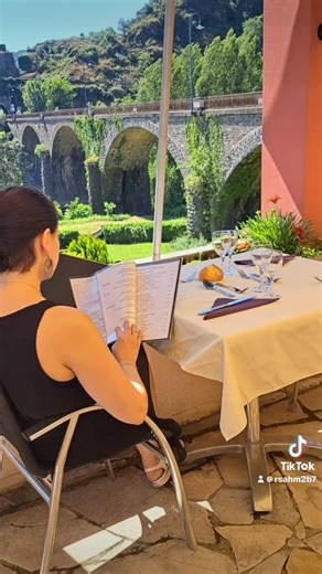 ✨ C’est avec une immense fierté et beaucoup d’émotion que nous vous annonçons la réouverture de l’Hôtel Restaurant du Pont ! ✨ Après cette court période , nous sommes heureux de pouvoir à nouveau vous ouvrir nos portes et de partager avec vous des moments de convivialité, de gourmandise et de détente. 📅 Nous aurons le plaisir d’accueillir nos clients à partir du 14 février, une date symbolique placée sous le signe du partage et de la passion ❤️🍽️🏨 Toute l’équipe est prête à vous retrouver et 