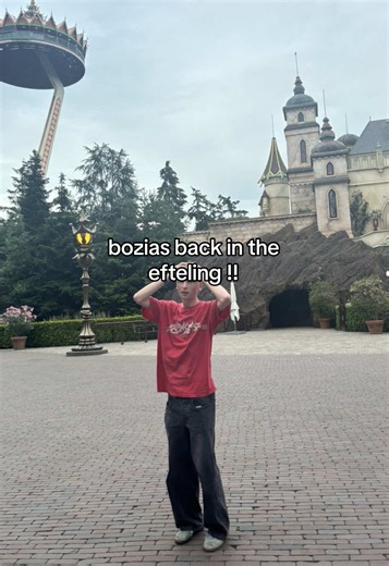 surrrprise: DE 1STE EFTELING SIDEQUEST NA MAANDEN🥹❤️‍🩹 dat einde😭 #freebozias #efteling @Charlotte🦇 #fyp #viral #politie