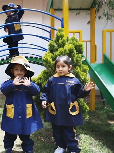 🌱✨ Los primeros años marcan toda una vida En Excélenti Inicial, cada niño y niña descubre el mundo a su propio ritmo, con alegría, confianza y mucha curiosidad. 💡🌍 Aplicamos la metodología Montessori, que fomenta la autonomía, la creatividad y el amor por aprender desde el primer día. Nuestros espacios son seguros, cálidos y estimulantes, pensados para inspirar la exploración y construir confianza en cada paso. 👣💛 📍 ¡Ven y conoce por qué Excélenti es el mejor lugar para comenzar este gran 