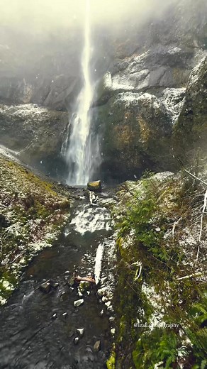 A beautiful winter day wrapped in snowfall at Multnomah Falls, where the frozen mist, icy air, and quiet white blanket make the gorge feel like a peaceful winter dream. 📍Pacific Northwest 📸 @izak.photography #beautifuldestinations #pnw #nature #pacificnorthwest #waterfalls #pnwexplored #forest #waterfalllovers #discoverearth #divineforest #pnwphotographer #pnwwonderland #pnwadventures #pnwcollective #pnwhiking #pnwphotography #pnwlife | Izak Photography