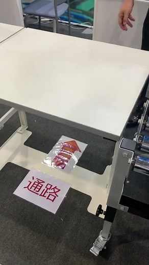 跳ね上げ機構のテスト動画 コンベアーサイド跳ね上げ式軽量作業台 品番 M835FPS-1860-WW