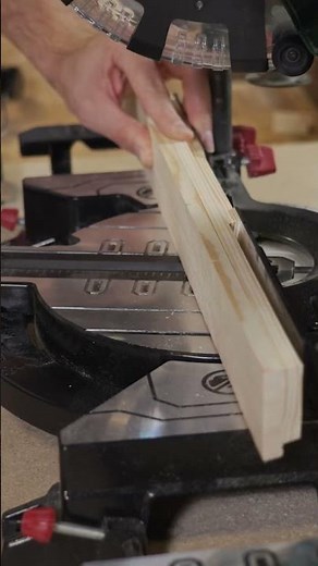 Wir zeigen dir wie du dieses Kniffel-Spielbrett ganz einfach selbst baust! 🛠️ #DuPackstDas