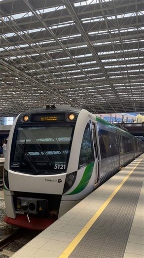 Transperth 3 Car B - Series Set 121 arriving on Platform 8 at Perth Station