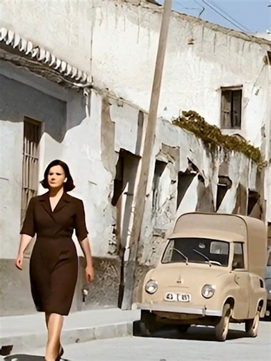 Historia de Málaga — El Palo y Pedregalejo en las décadas de 1960 y 1980. Viaja a la ciudad, regreso al pasado 🇪🇸 Fotos antiguas revividas — España a través del tiempo. 💖 Apoya / Support 🤗 ¡Este vídeo no es solo IA! Cada vídeo lleva horas de trabajo. Por favor, entra en mi perfil → haz clic en el enlace de donación. ¡Gracias! 🇪🇸 This video is not just AI — each video takes hours of work. Please click my profile → donation link. Thank you! 🇬🇧 1. El Palo. Mayo de 1960. 2. febrero de 1968 ·