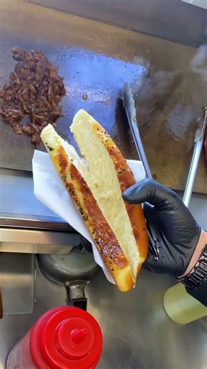 Lumini HOT DOG & COFFEE!😎✊ #yummy #food #foodblogger #yum #eat #meat #jihlava #hotdog #dressing