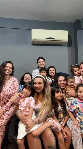 Adriana | ugc & influencer on Instagram: "Nossa festa do pijama!! Marca a prima que vai fazer com você aqui. 💖 #noitedopijama #festadopijama #familia"