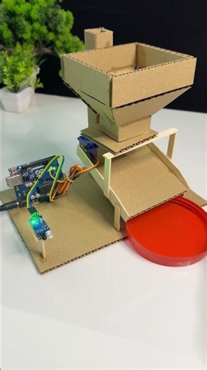 Automatic Feeder machine using Arduino Uno #youtubeshorts #motor #dcmotor #diy #experiment #arduino