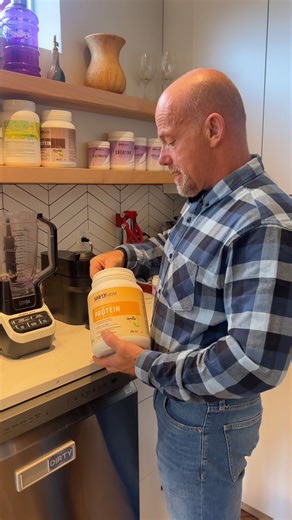 A smoothie that does it ALL 🙌 Bruce's daily smoothie is built to support every system in your body: 🧠 Brain & focus 💪 Muscles & energy 🌿 Digestion & gut health 💛 Hormones & immune balance Every ingredient has a job, and together they fuel your body from the inside out. Real food. Real purpose. Real results. Want to fuel your body like Bruce? Come see us at your local Simply For Life to grab the ingredients he uses — or connect with a coach to learn how to optimize your nutrition for total b