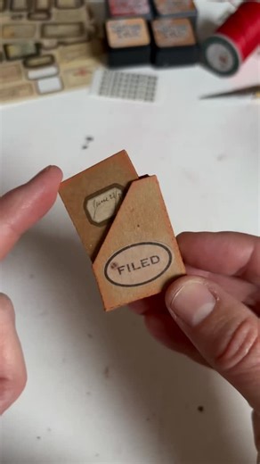 Menw Hurkens | Tiny folder, but bursting with charm! This mini folder came to life with a die cut, and proves small spaces can hold magical things.. What... | Instagram