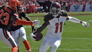 DeSean Jackson puts Bucs in FG range with catch down sideline