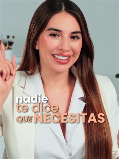 ✨Mis TOP 10 de maquillaje económico, BBB (bueno, bonito y barato) Si quieres iniciar en el mundo del maquillaje profesional sin gastar una fortuna, aquí te dejo mis favoritos Bases: LA Colors, Wet & Wild, OG, LA Girl o Maybelline Correctores: LA Girl o Ruby Rose Paleta de sombras: Beauty Glazed, Ucanbe o Morphe Delineador negro: NYX Crema hidratante: Nivea Paleta de rubores: Sheglam, Ruby Rose o Beauty Creations Paleta de contornos en polvo: Beauty Creations 8 Dilusor: Kleancolor Polvos sueltos: