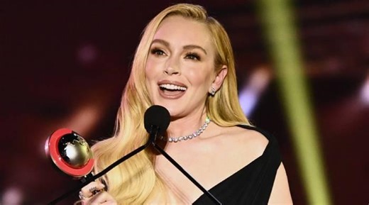 Lindsay Lohan thanks Disney as she receives Vanguard Award at CinemaCon