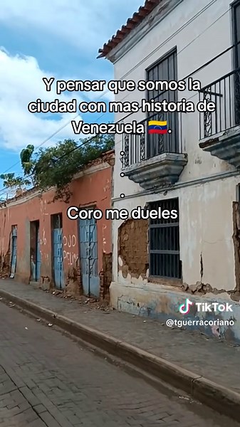 Coro, la joya colonial de Venezuela, es mucho más que sus médanos. Fundada en 1527, es una de las ciudades más antiguas de América y Patrimonio de la Humanidad por la UNESCO. Sus calles empedradas y casas de barro y caña cuentan siglos de historia, desde la colonia hasta la independencia. Cuna de tradiciones y testigo de eventos cruciales, Coro es un tesoro viviente que nos conecta con nuestras raíces. ¡Descubre su encanto! #Coro #HistoriaDeVenezuela #PatrimonioDeLaHumanidad #Falcón #Venezuela