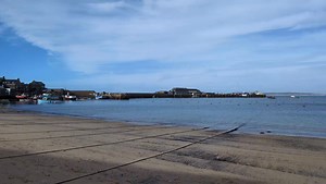 We have experienced a thoroughly damp morning today. But the skies have cleared and it's looking good here briefly before the next line of rain makes it's way across us. This is the scene at Town Beach right now 😀 George | The Isles of Scilly
