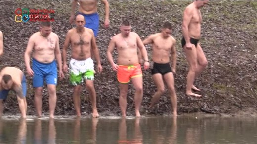 Televizija opštine Kovačica on Instagram: "Înotul pentru Crucea Sfântă în râul Timiș, va avea loc și în acest an la Uzdin. Biserica Ortodoxă Sârbă – parohia bisericii din Covăcița va organiza Înotul pentru Crucea Sfântă în râul Timiș, la Uzdin, cu ocazia sărbătorii de Bobotează, luni în data de 19 ianuarie, începând cu ora 12:00. Acest eveniment a fost organizat în anii precedenți de către parohia Bisericii Ortodoxe Sârbe din Covăcița și de către Primăria Comunei Covăcița la Crepaja, iar anul tr