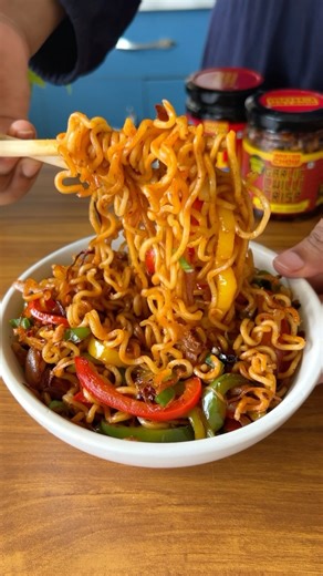 Meet the boldest ramen on the block – Chilli Garlic Burnt Ramen! A fiery fusion of smoky garlic heat and that subtle Korean-style sweetness you can’t resist. It’s spicy, it’s slightly sweet, and it’s got that addictive umami kick in every slurp! | Iamdatingfood