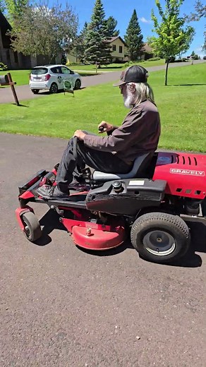 Gravely ZT34 Zero Turn Lawnmower - Perkovich Auction