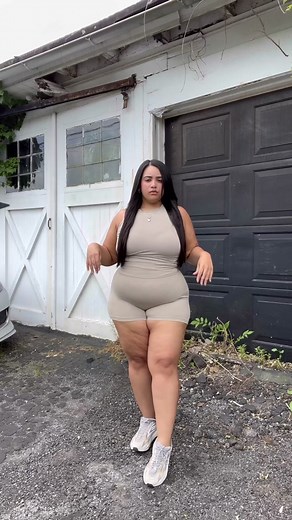 Fashion for Curvy Women: Embrace Your Size 18 Style