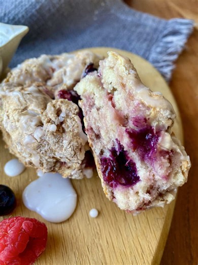Delicious Sticky Berry Bun with Greek Yoghurt Recipe