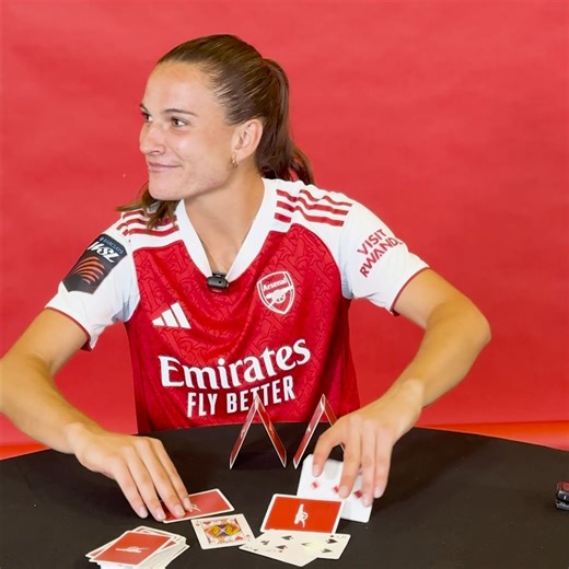 "Are these the world's slipperiest cards?" 😆 Watch how our Gunners stack up in the House of Cards challenge 🃏 | Arsenal Women