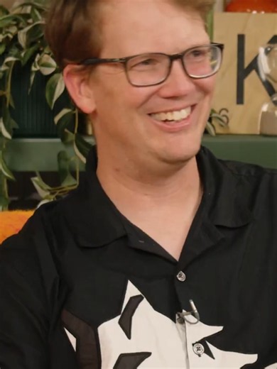 Are urban foxes turning into dogs right before our eyes? Hank Green explains self-domestication! 🦊🐶 #Han #foxes #domestication #evolution #biology