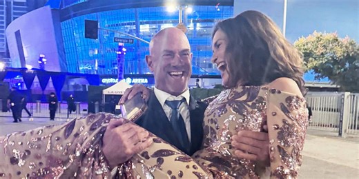 Mariska Hargitay and Chris Meloni Carry On Cute Emmy Awards Tradition: See Photos