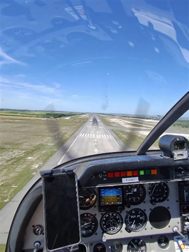 Vatry landing with FGYLC DR400 plane landing video