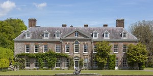 Grand country house for sale in Dorset with immaculate gardens