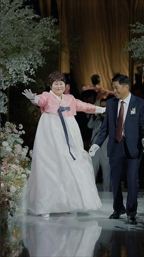 부모님 입장부터 분위기 터진 결혼식｜춤추며 등장한 순간